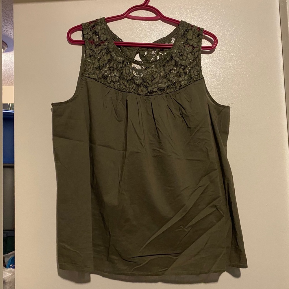 TORRID LACE SLEEVELESS TOP - Picture 2 of 16